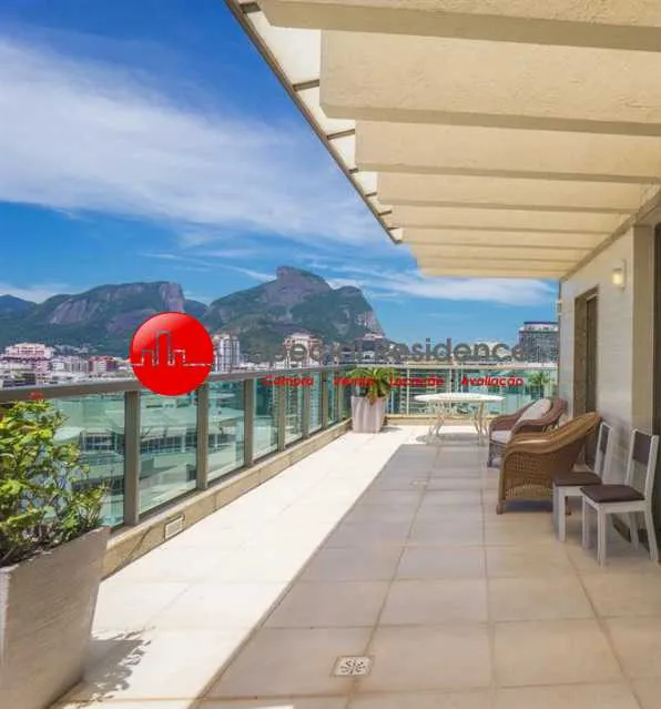 Furnished duplex-style cover with 4 bedrooms and 4 baths — photo 8
