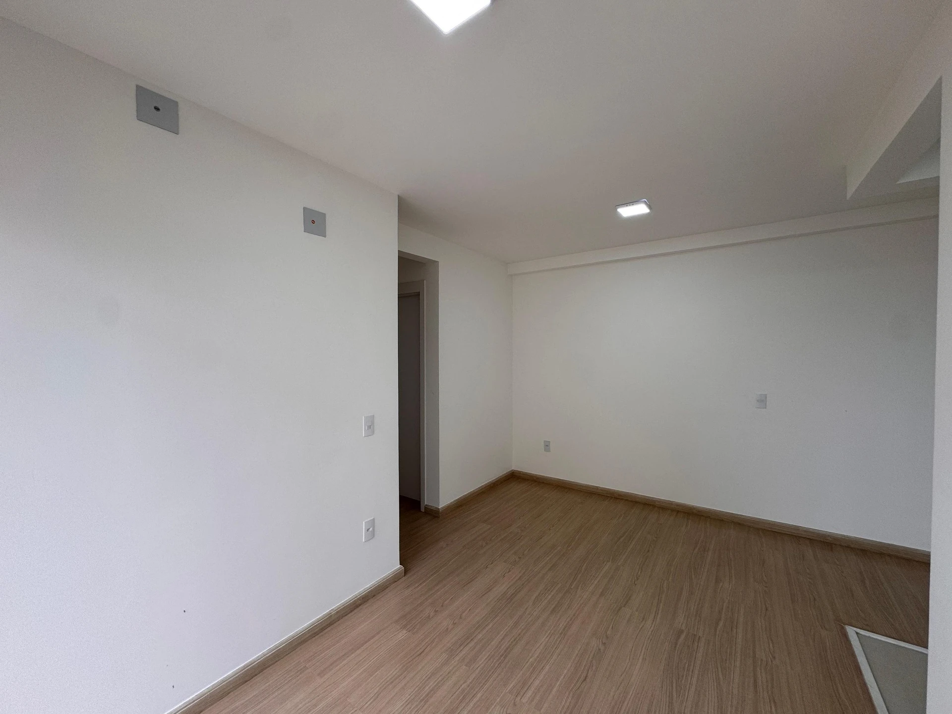 Apartamento sem mobília com 2 quartos e varanda — photo 28