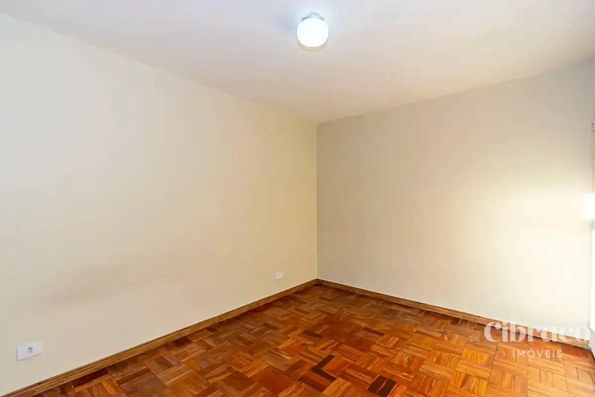 Apartamento de aluguel com 2 quartos e piso de madeira — photo 29