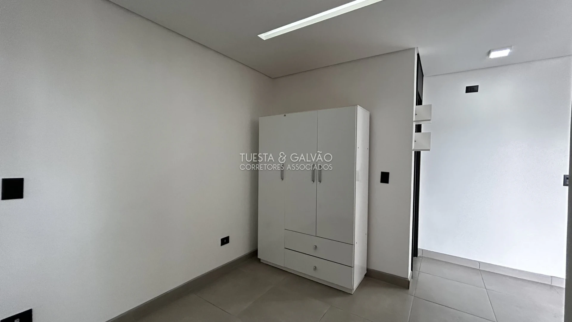 1-bedroom apartment with open-plan kitchen, 47 m² — photo 12