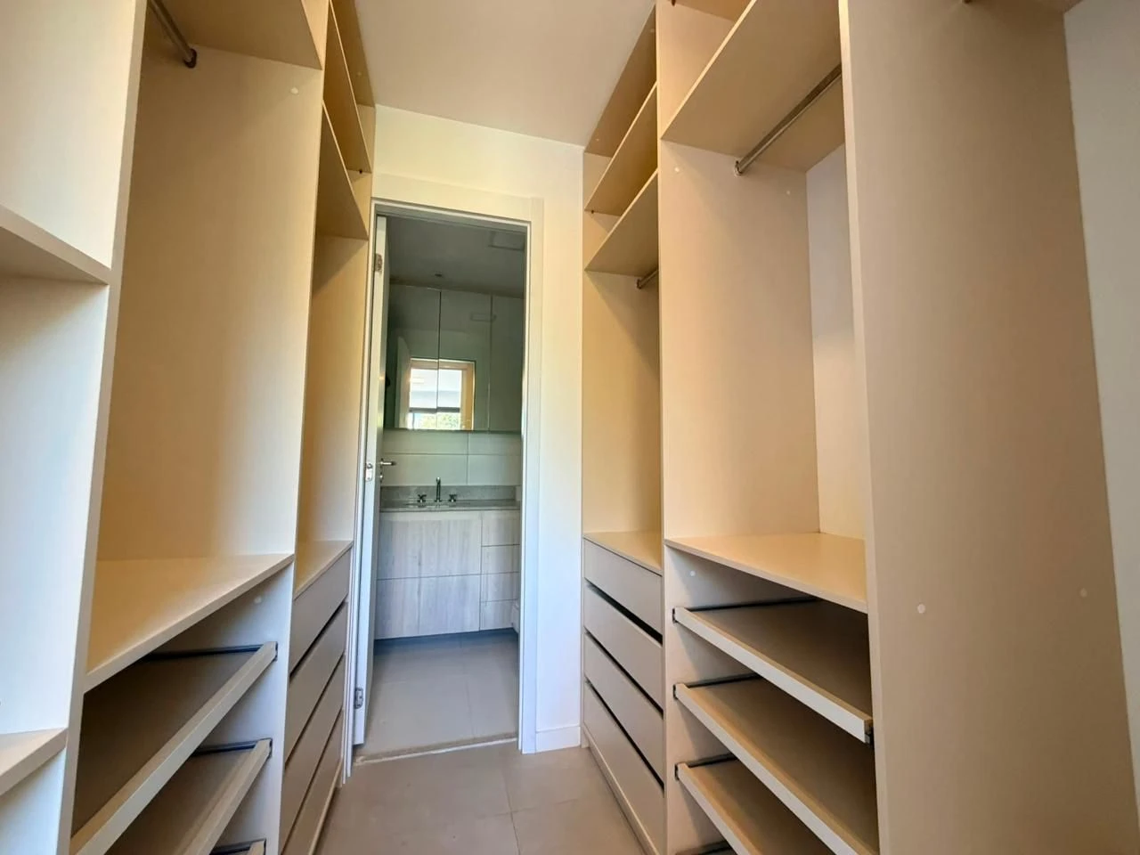 Apartamento com varanda e cozinha integrada a gás — photo 26