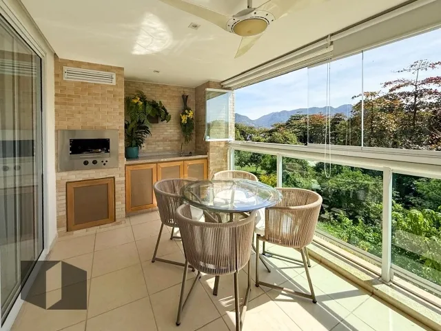 Unfurnished apartment with 4 bedrooms and open-plan kitchen — photo 4