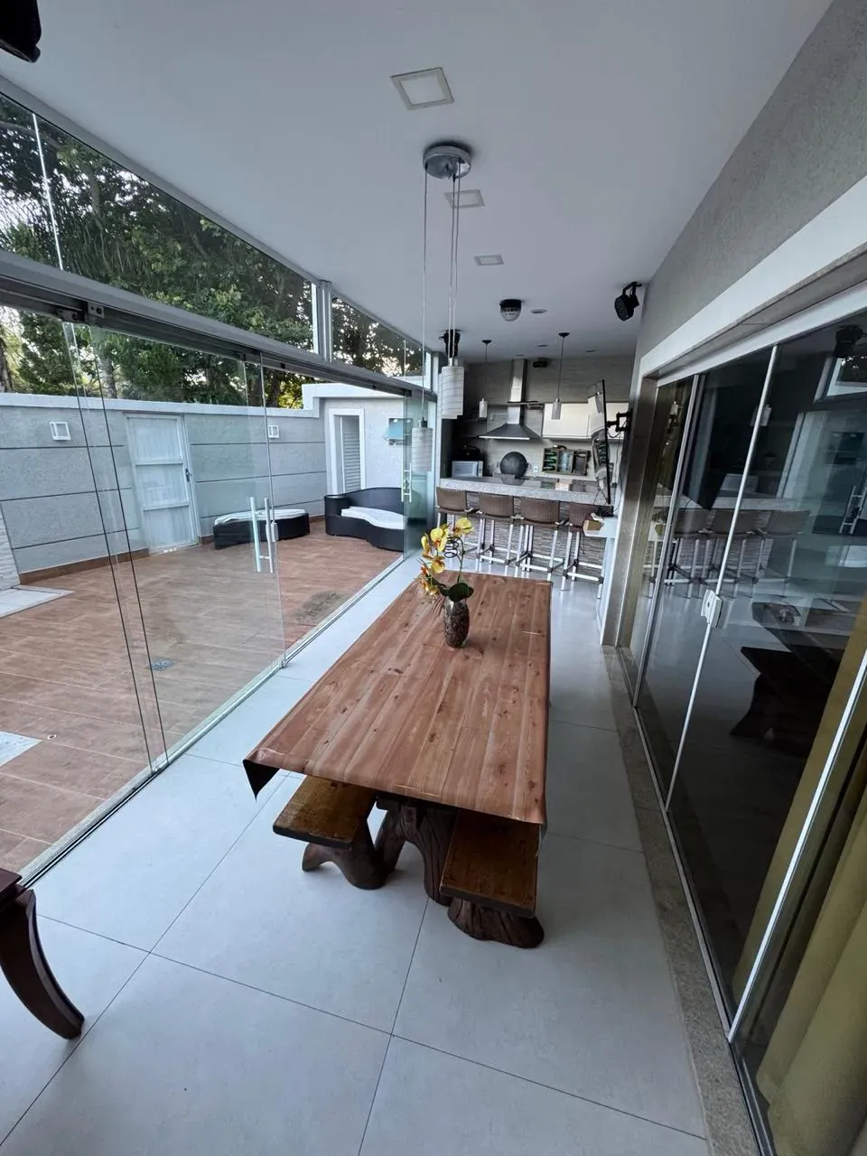 Furnished triplex home with 5 bedrooms and 5 bathrooms — photo 16