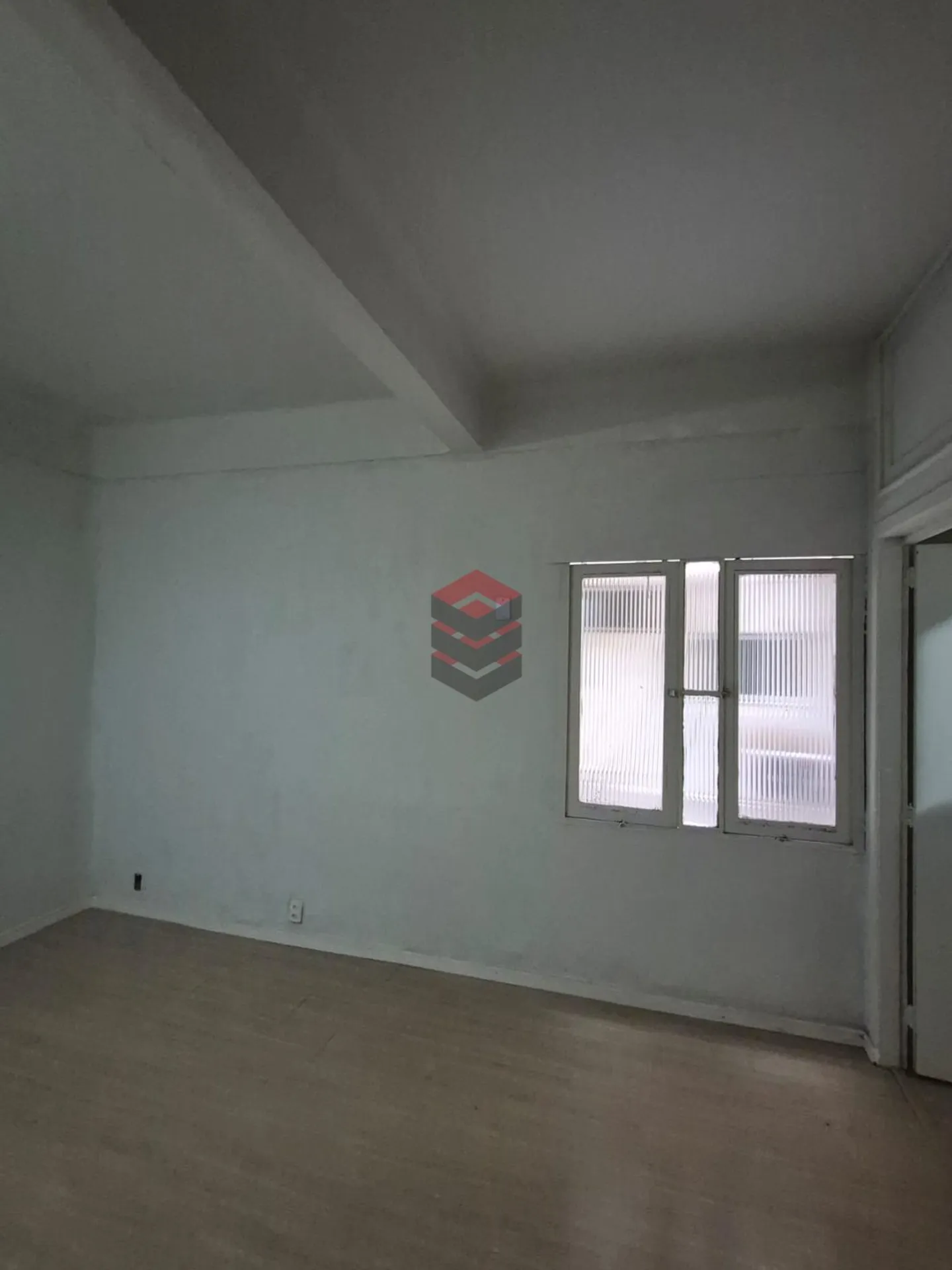 Wood or laminate floors in a one-bedroom apartment, 37 m² — photo 11
