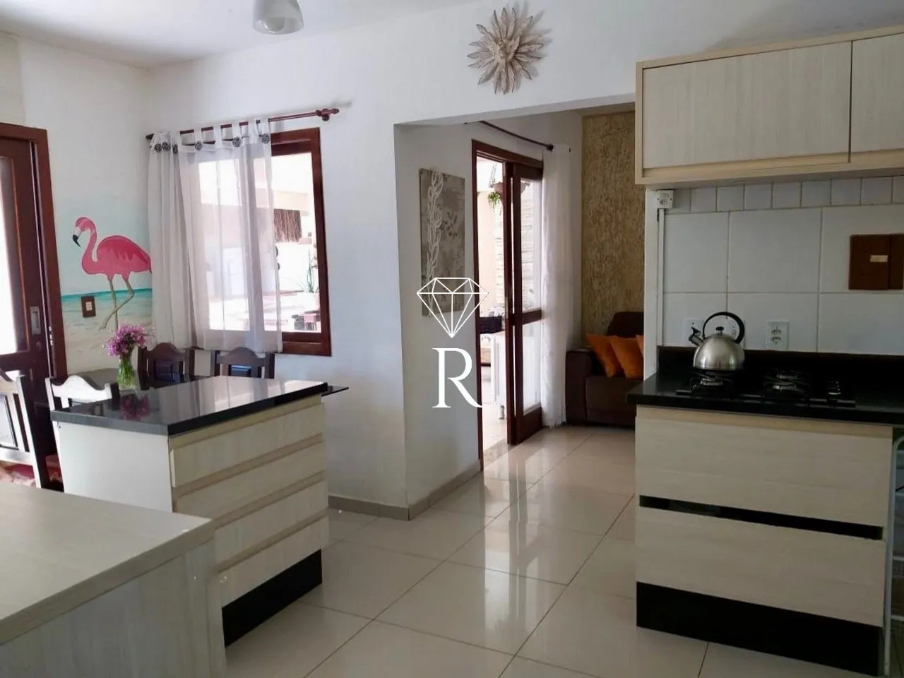 Casa de 6 dormitorios con balcón y parrilla — photo 11