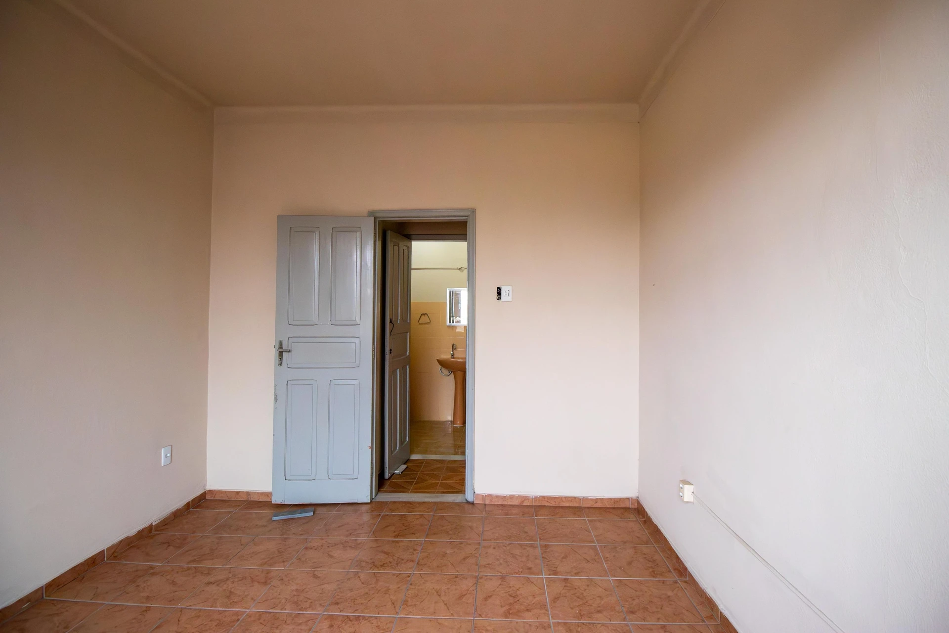 2-bedroom apartment with 1 bathroom and no parking — photo 18