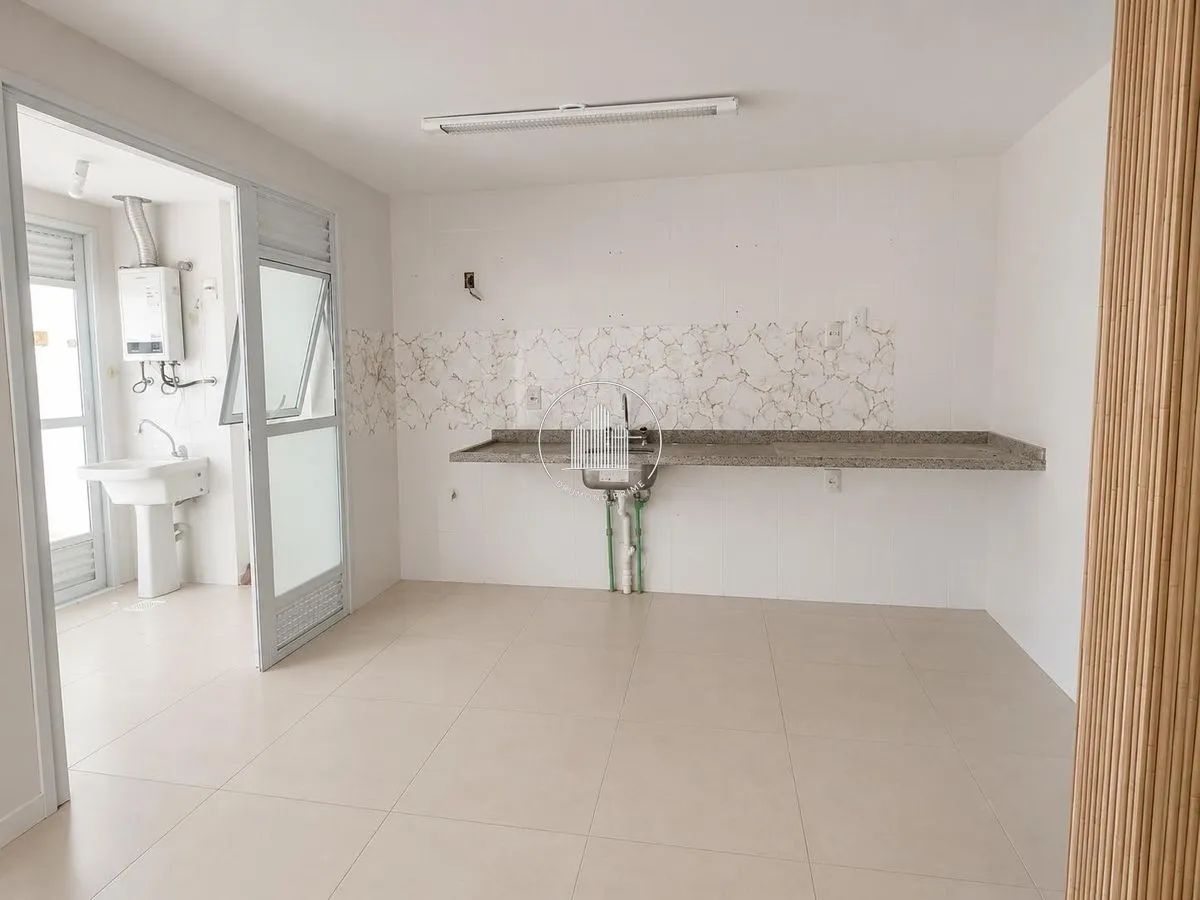 Unfurnished apartment with 3 en-suite bedrooms — photo 11