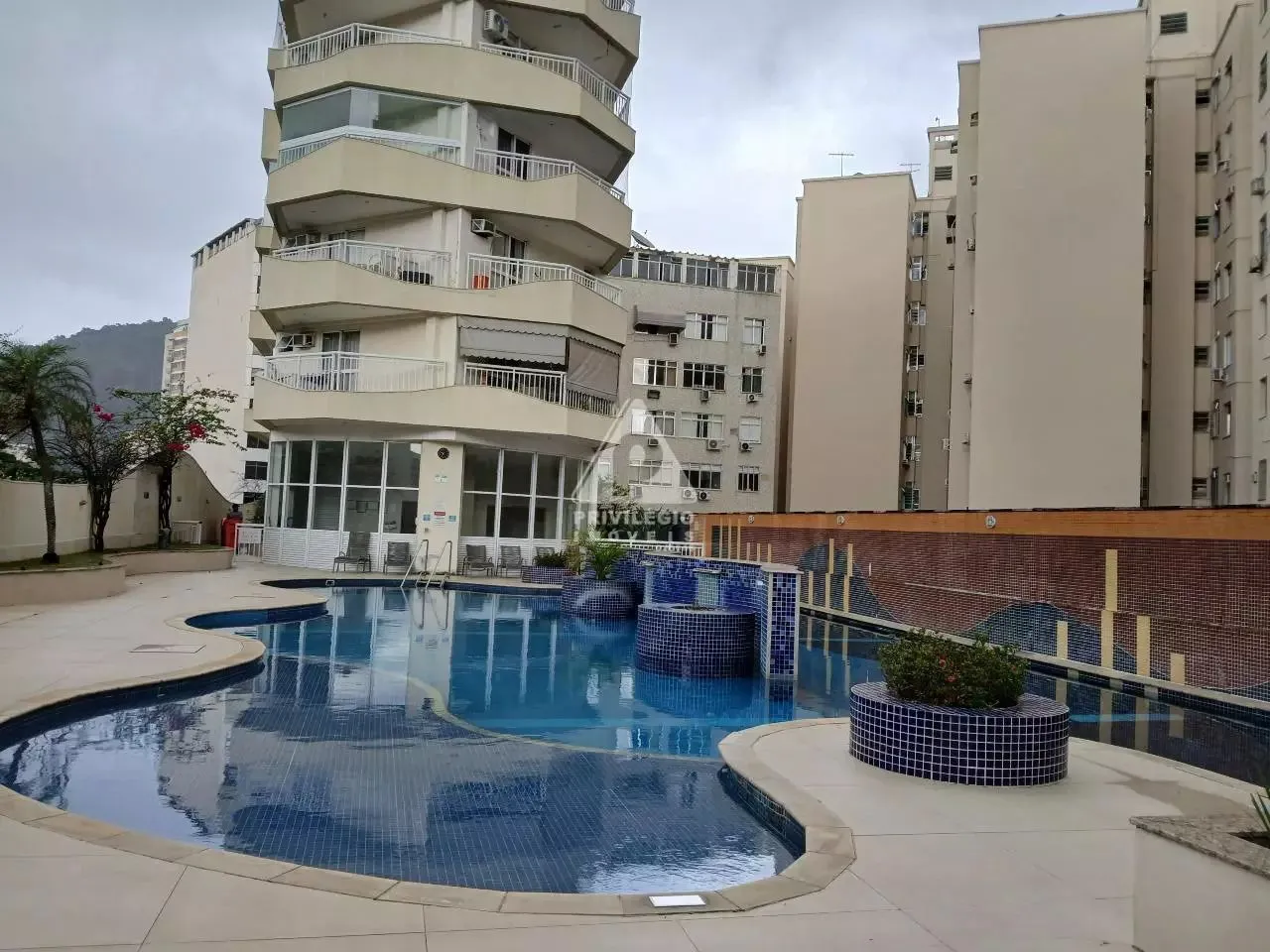 Furnished apartment with 2 bedrooms and 3 bathrooms — photo 24