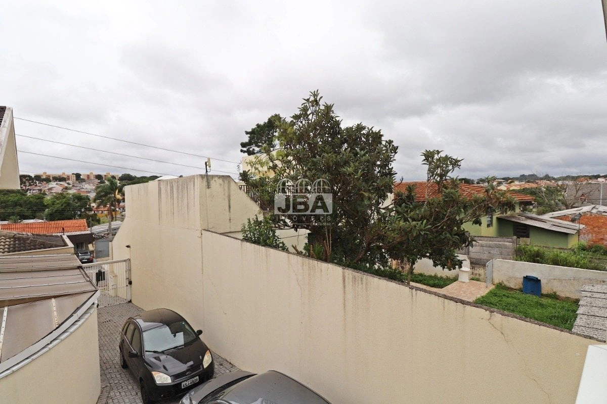 3-bedroom house with a bathtub in Curitiba — photo 18