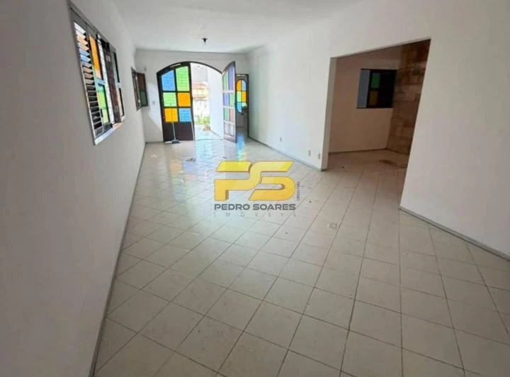 360 m² house with 4 bedrooms and 5 parking spaces — photo 5