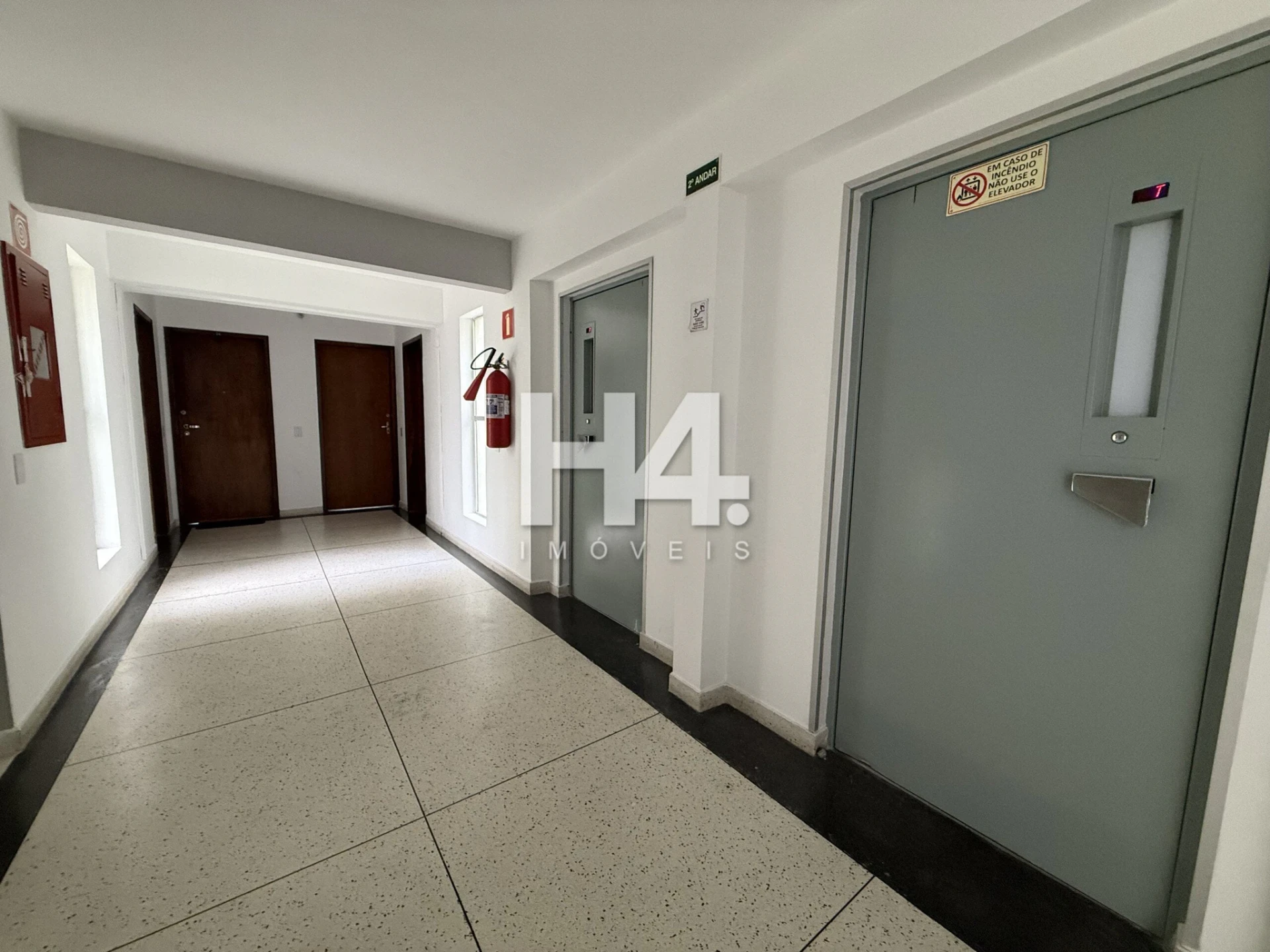 Квартира з 3 спальнями та дерев'яною підлогою або ламінатом — photo 18