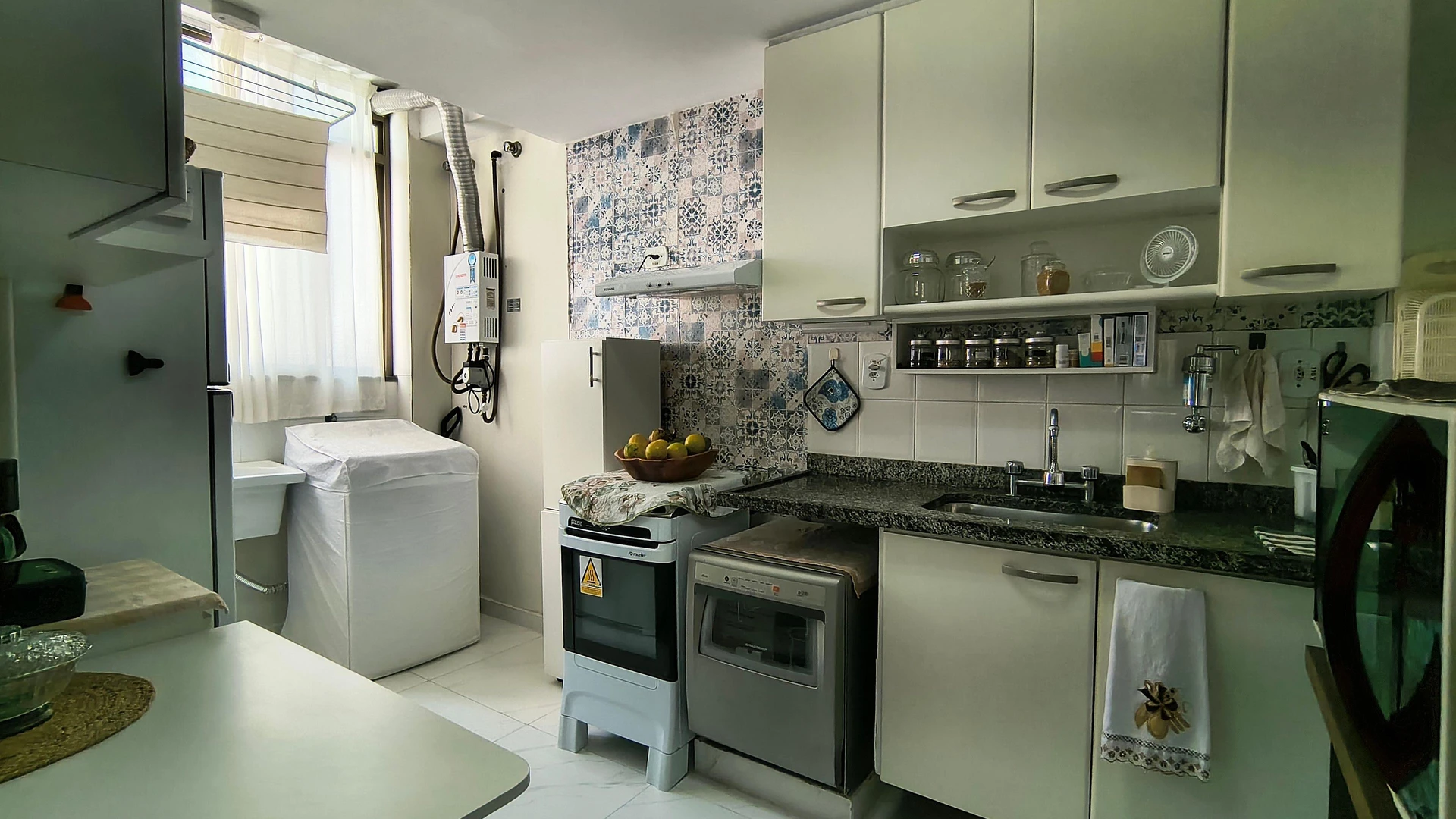 Apartamento mobiliado com mesa de trabalho e 4 quartos — photo 2