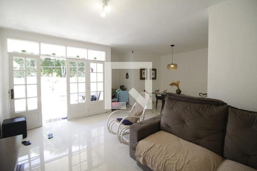 4-bedroom house with a home office — photo 7