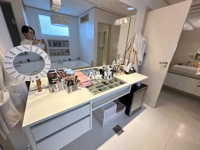 Rental apartment with 4 bedrooms and 5 bathrooms — photo 4