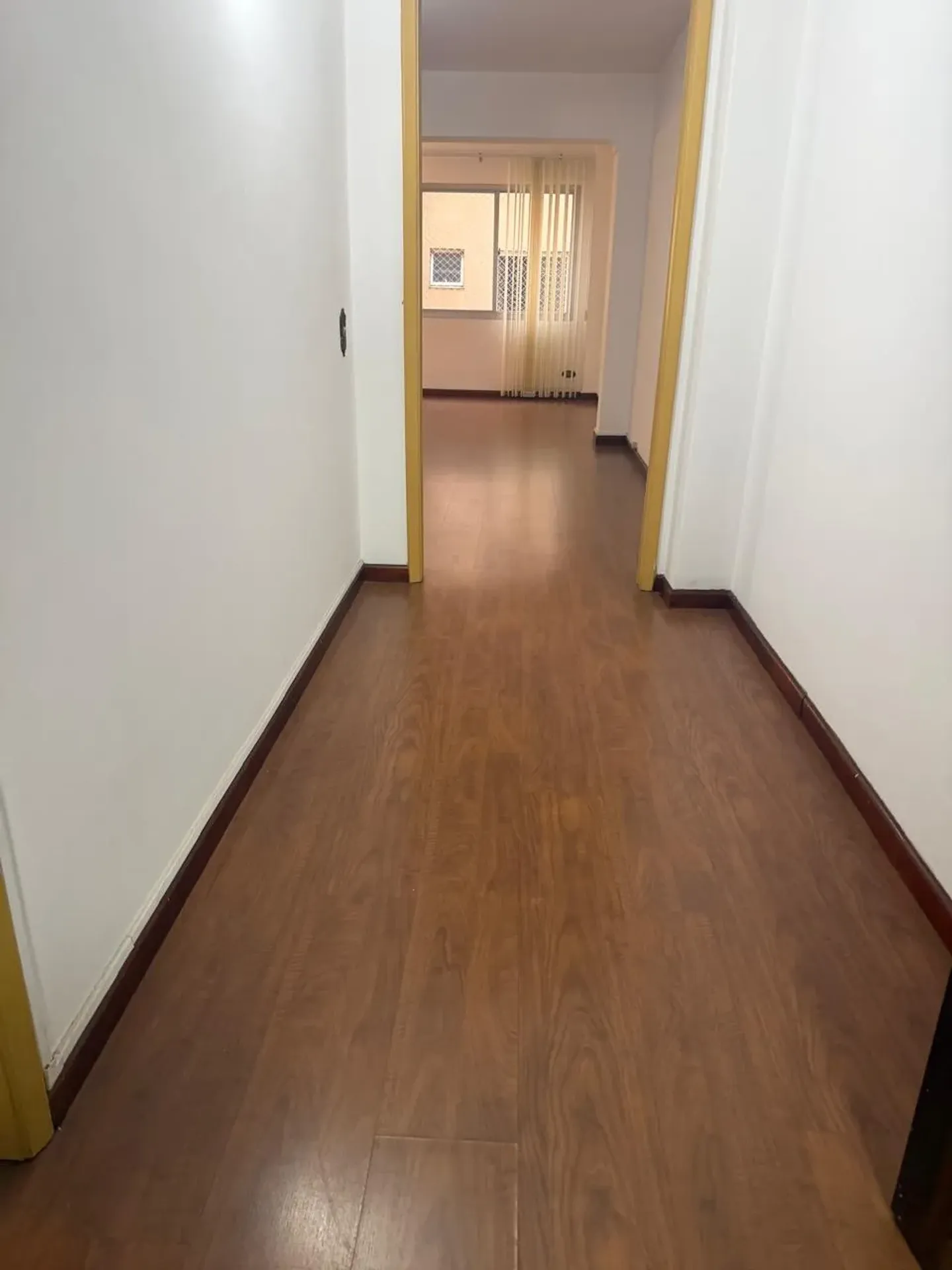 3-bedroom apartment with wood or laminate floors in Curitiba — photo 18