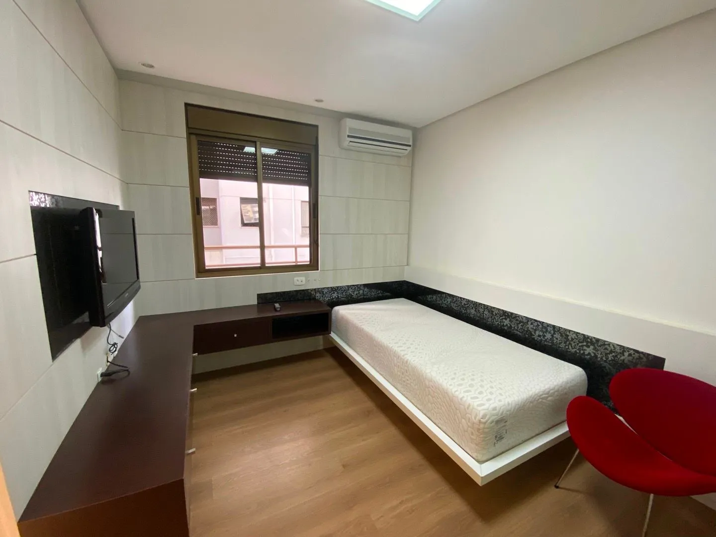 Балкон з грилем та 3 спальні: квартира 397 м² — photo 28