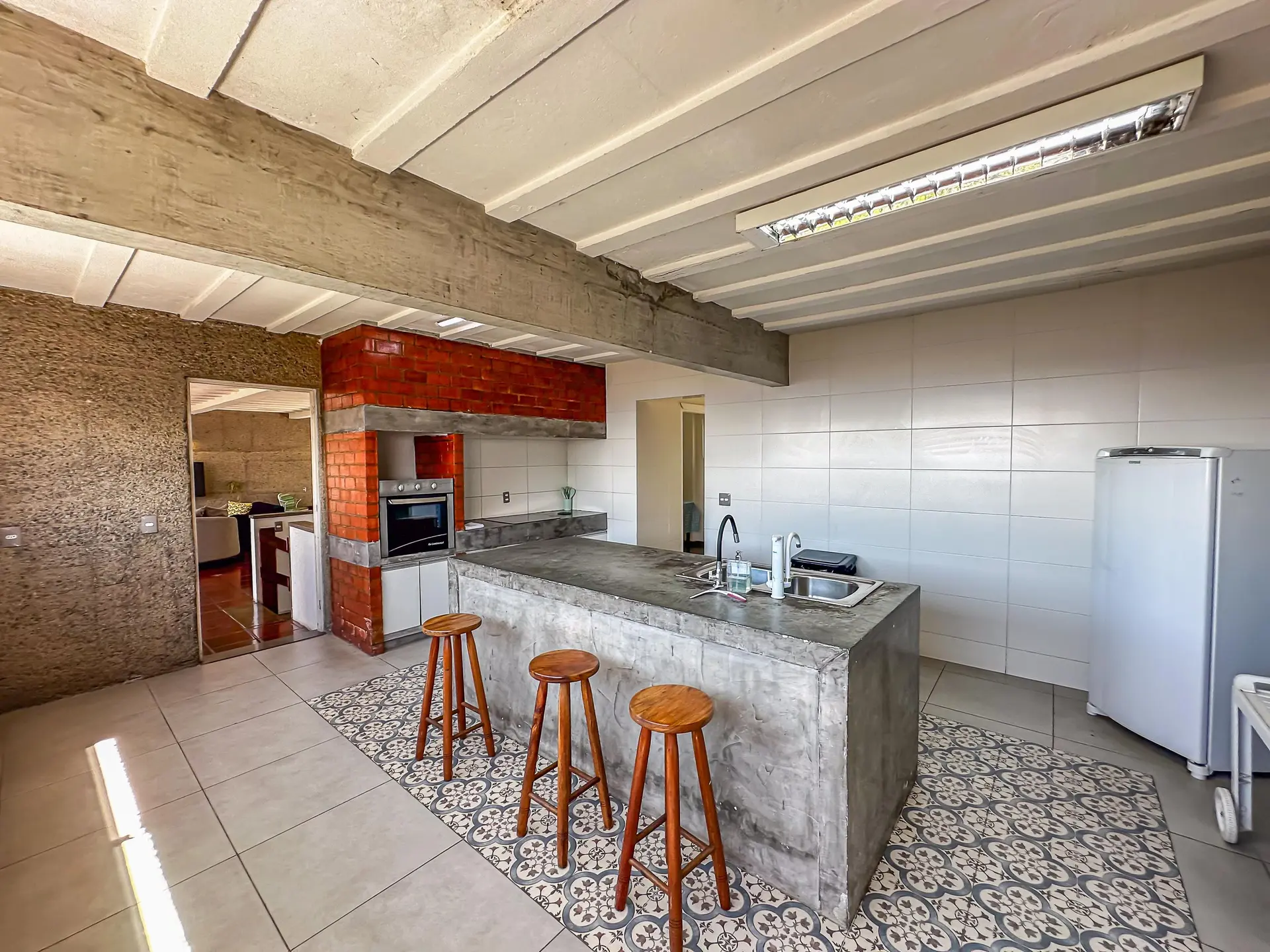 Floor-to-ceiling windows in a 4-bedroom house, 400 m² — photo 60
