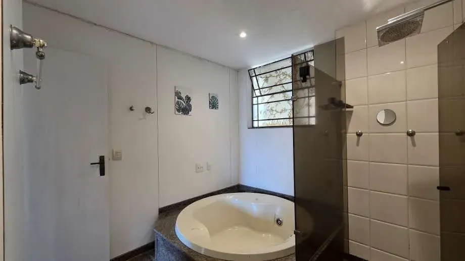 190 m² apartment with 4 bedrooms and 4 bathrooms — photo 9