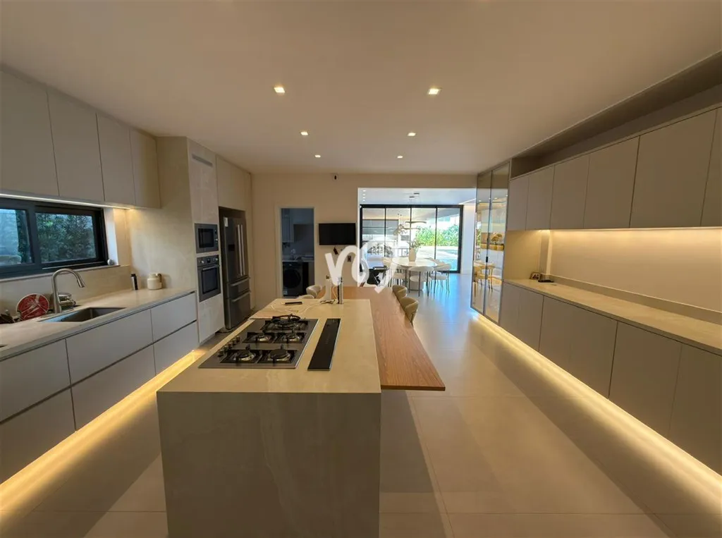 Duplex house with 5 bedrooms and 5 bathrooms — photo 22