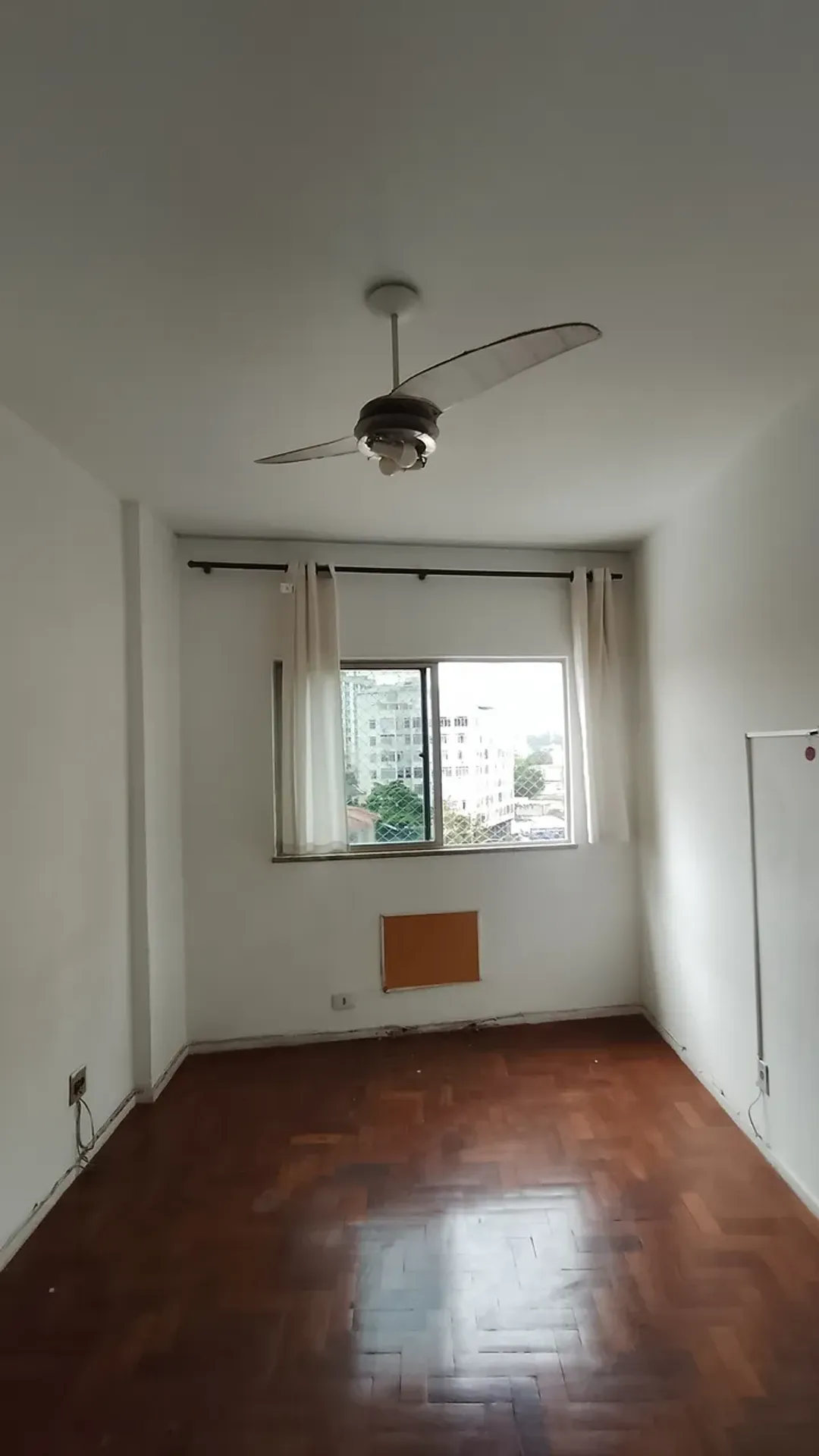 Apartamento no 4º andar com piso de madeira ou laminado — photo 27