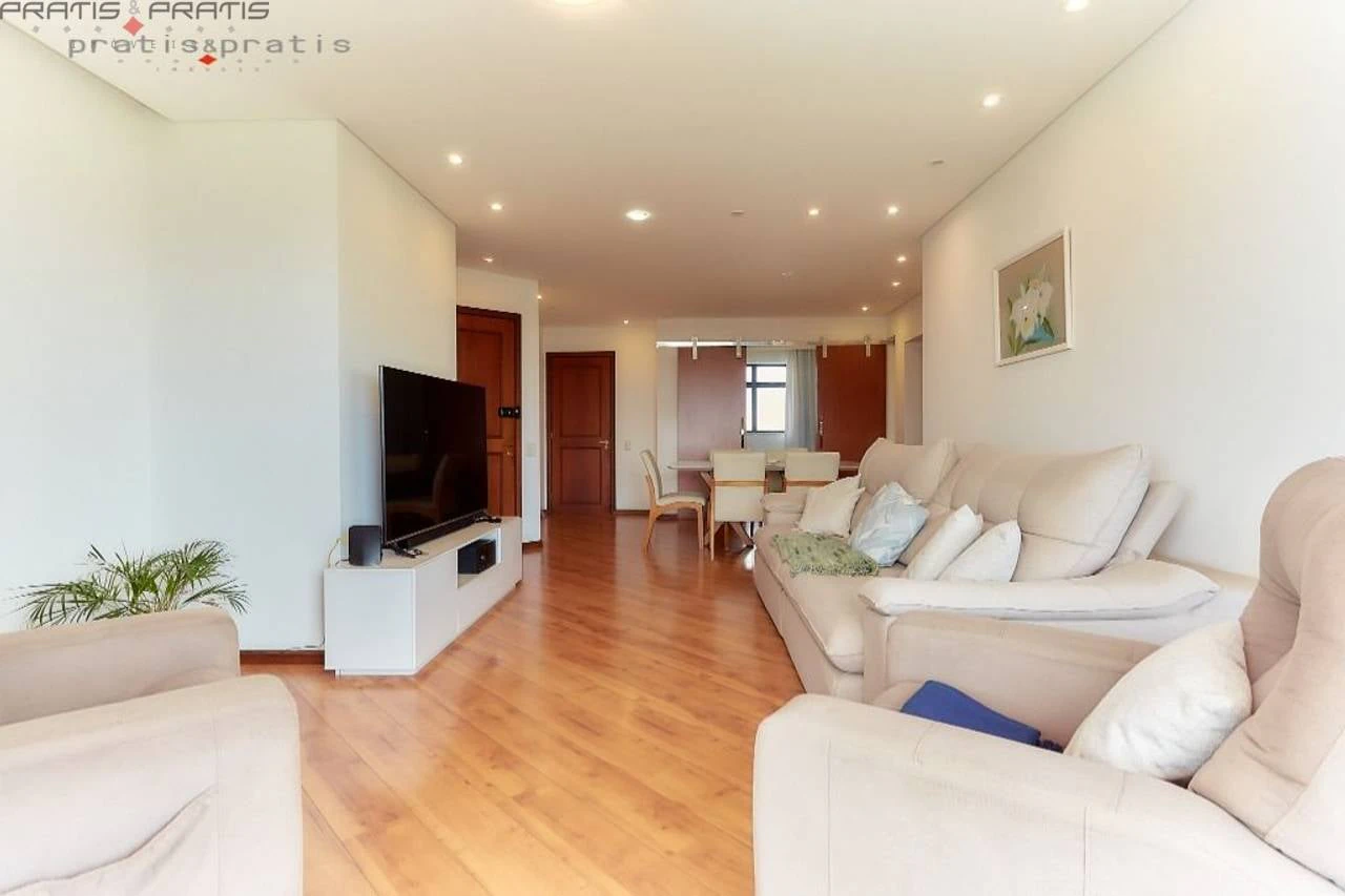 Bathtub in a 3-bedroom apartment, 131 m² — photo 12