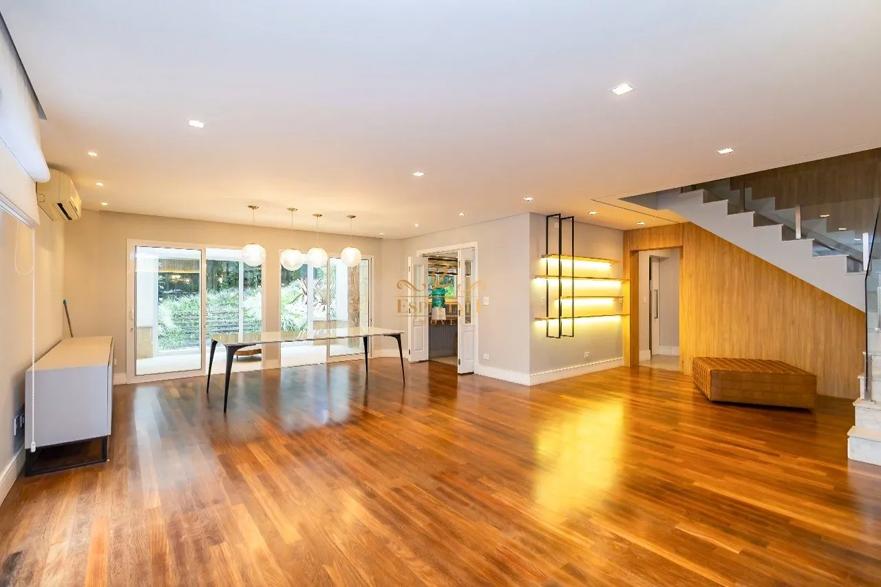 Furnished house with 4 en-suite suites