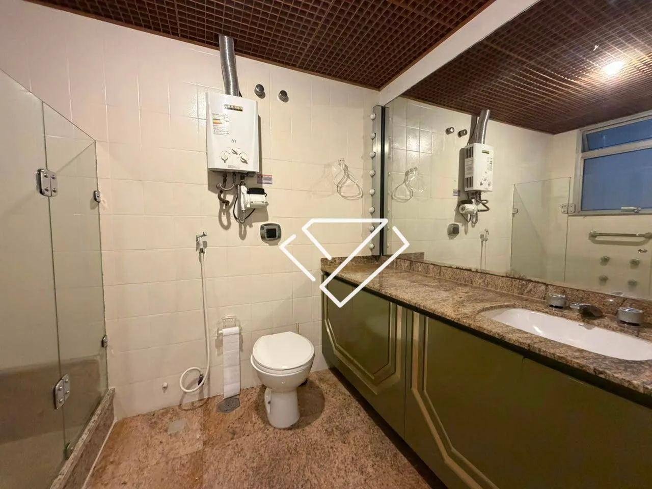 Penthouse with 3 bedrooms, 4 bathrooms and enclosed balcony — photo 49