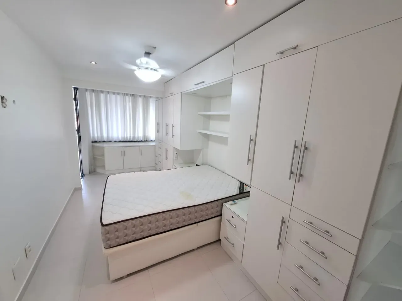 Glass-enclosed balcony in a 2-bedroom apartment, 107 m² — photo 9