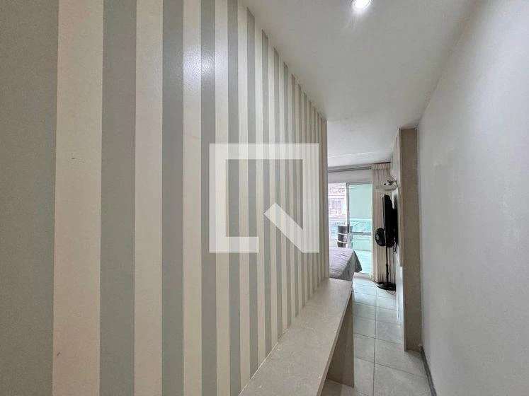 Furnished apartment, 132 m², with a glass-enclosed balcony — photo 8