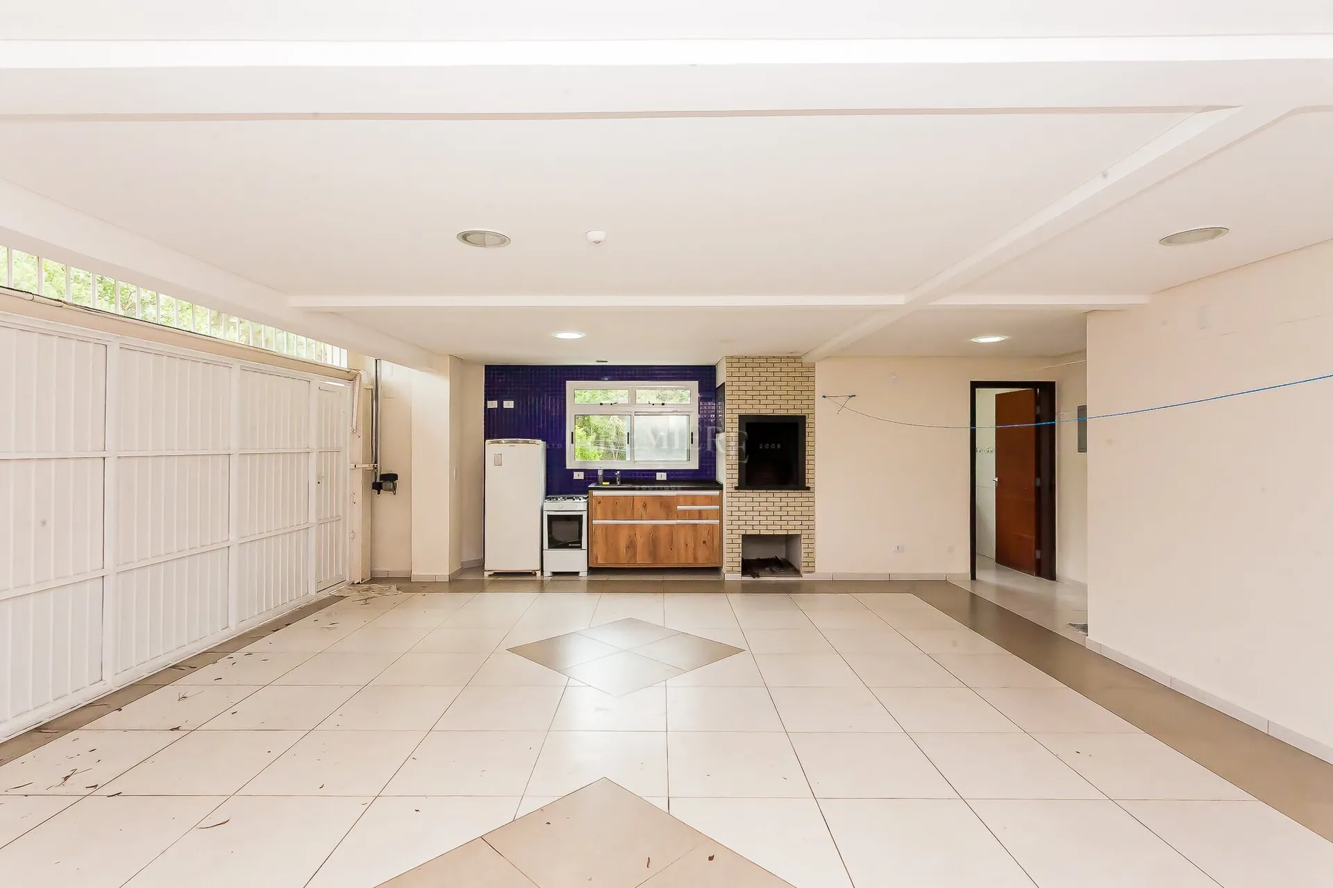 House with 4 bedrooms, 1 en-suite, 4 bathrooms — photo 35