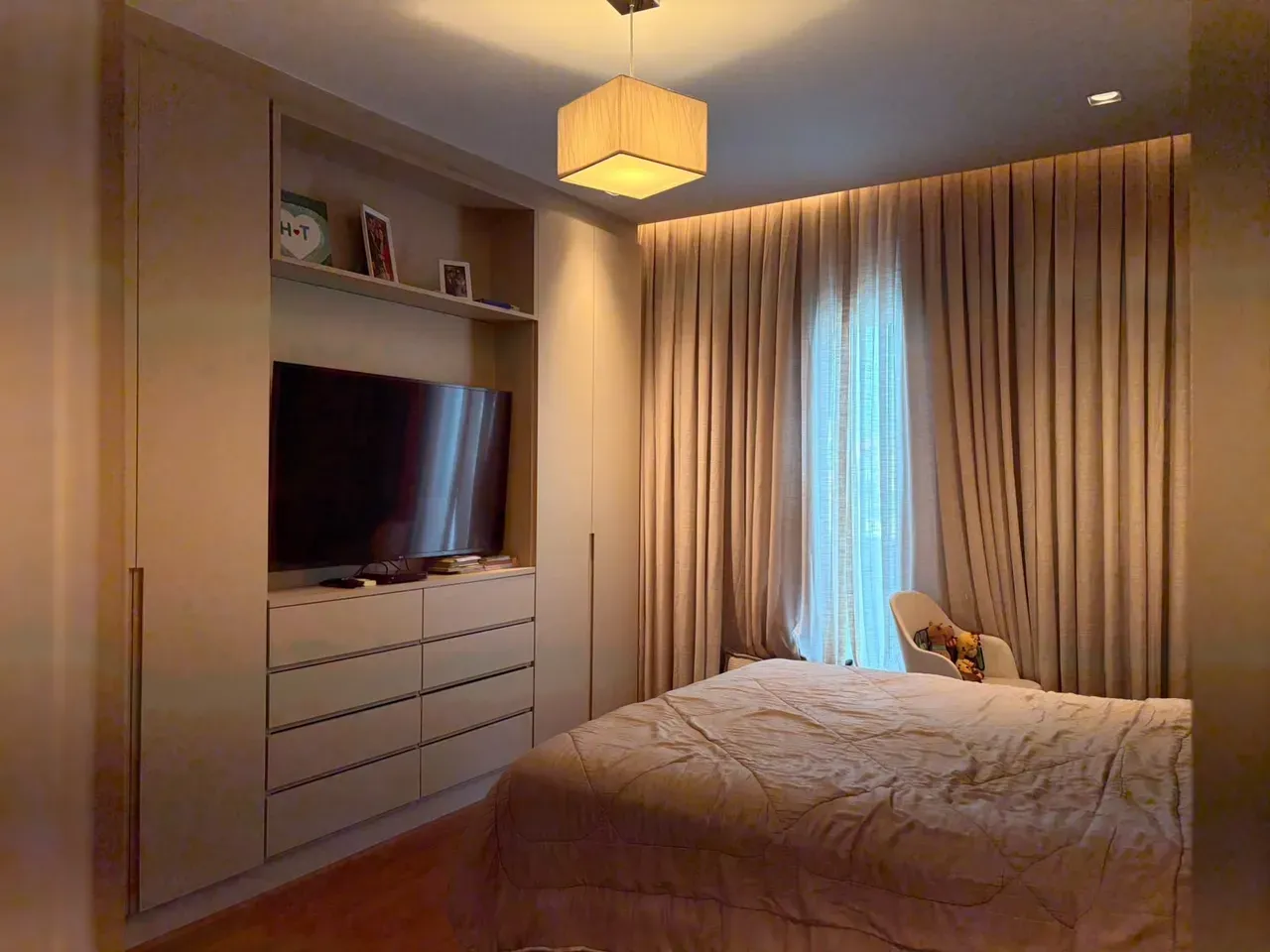 373 m² house with a home office and a grill on the balcony — photo 7
