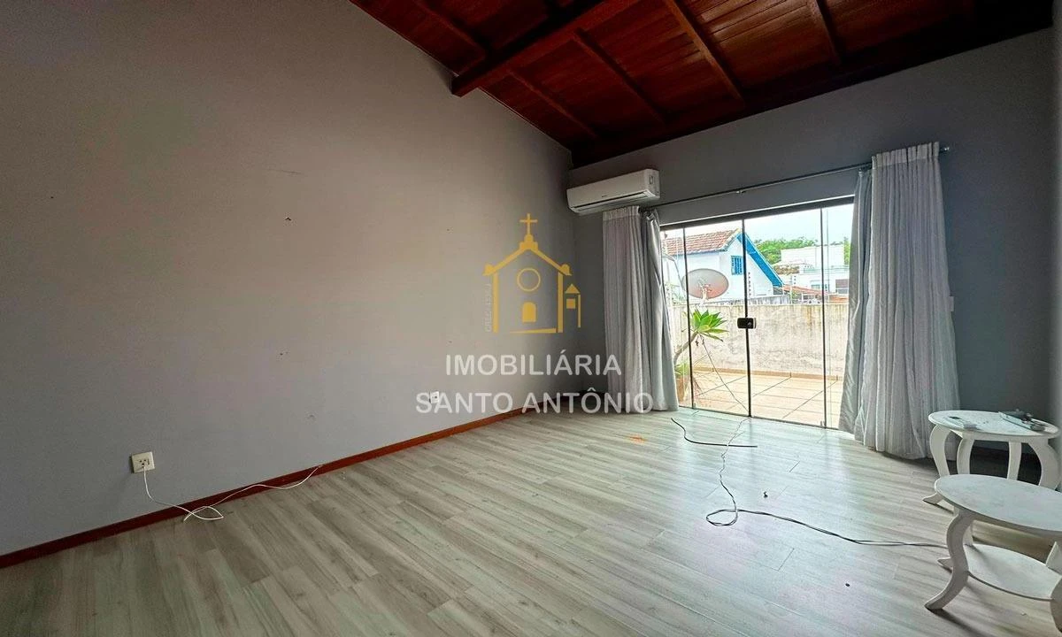 Glass-enclosed balcony in a 3-bedroom house, 300 m² — photo 23