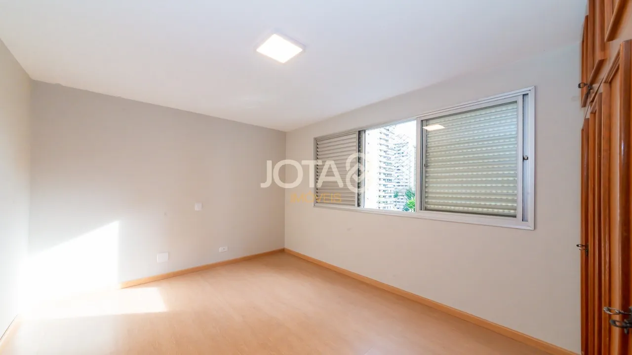 3-bedroom apartment with wood or laminate floors in Curitiba — photo 3
