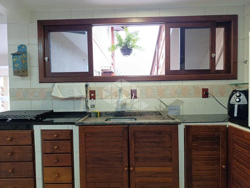 Casa de 3 dormitorios con balcón gourmet en Florianópolis — photo 37