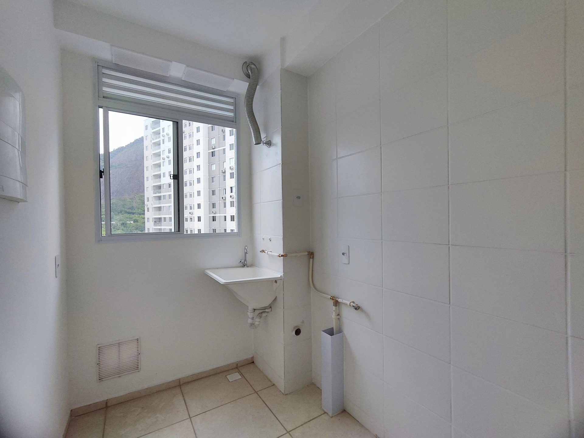Mountain view in a 2-bedroom apartment, 48 m² — photo 9