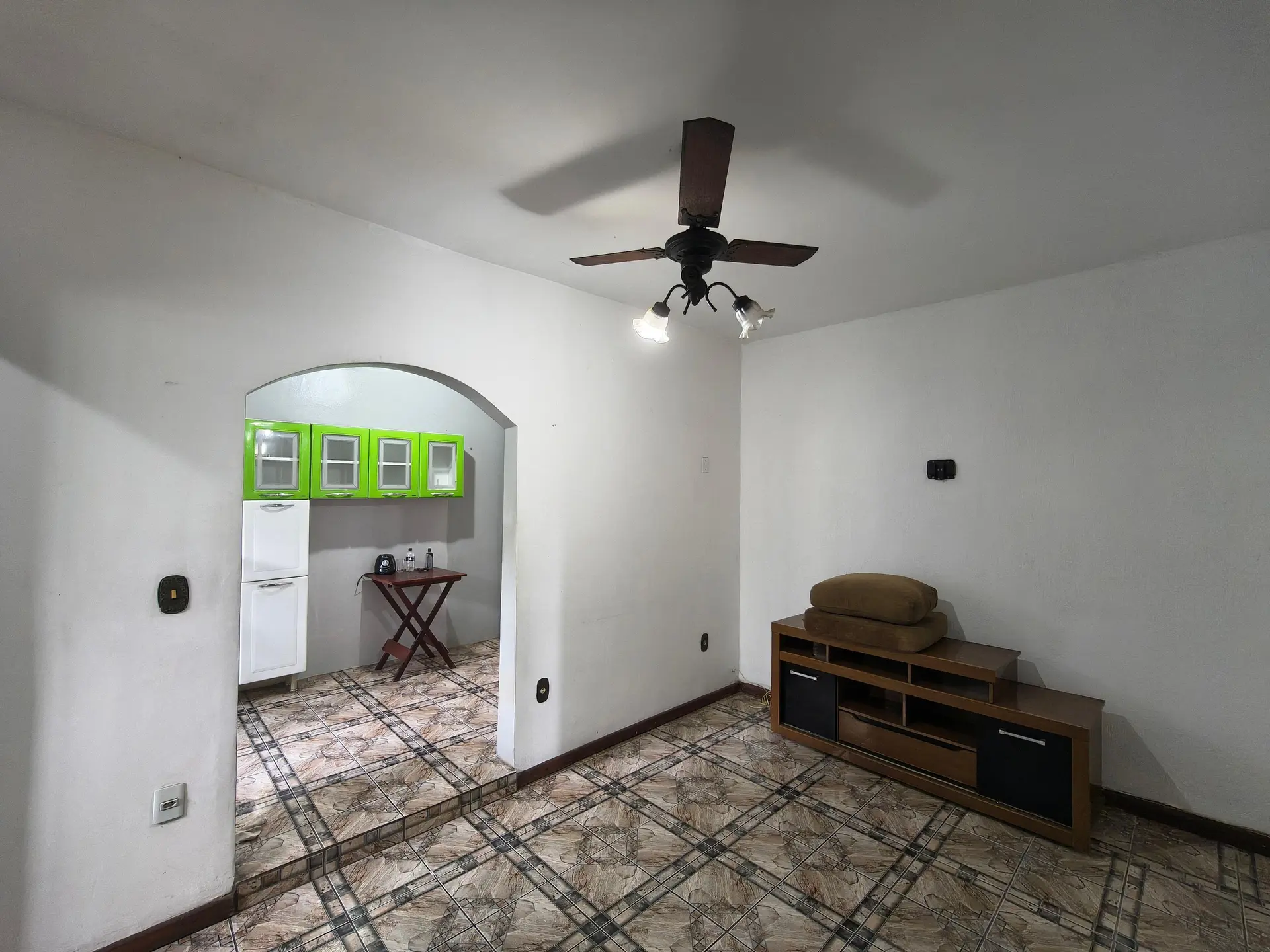 2-bedroom house with floor-to-ceiling windows — photo 3