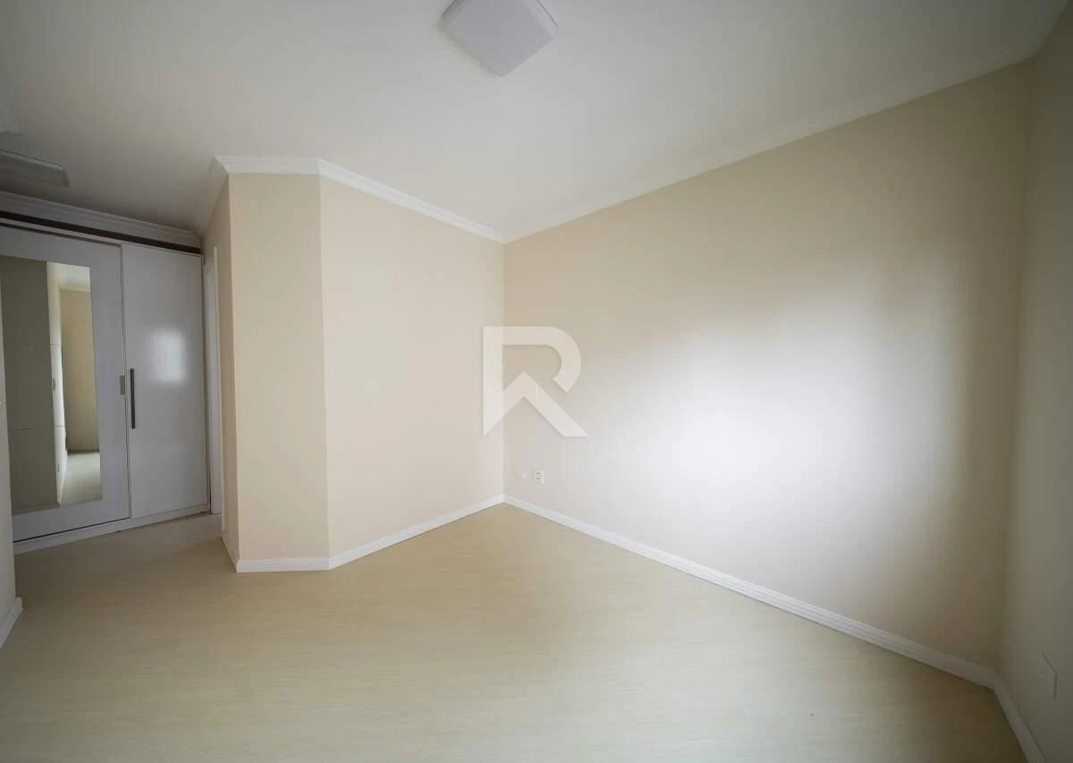 119 m² apartment with a grill on the balcony and a bathtub — photo 7