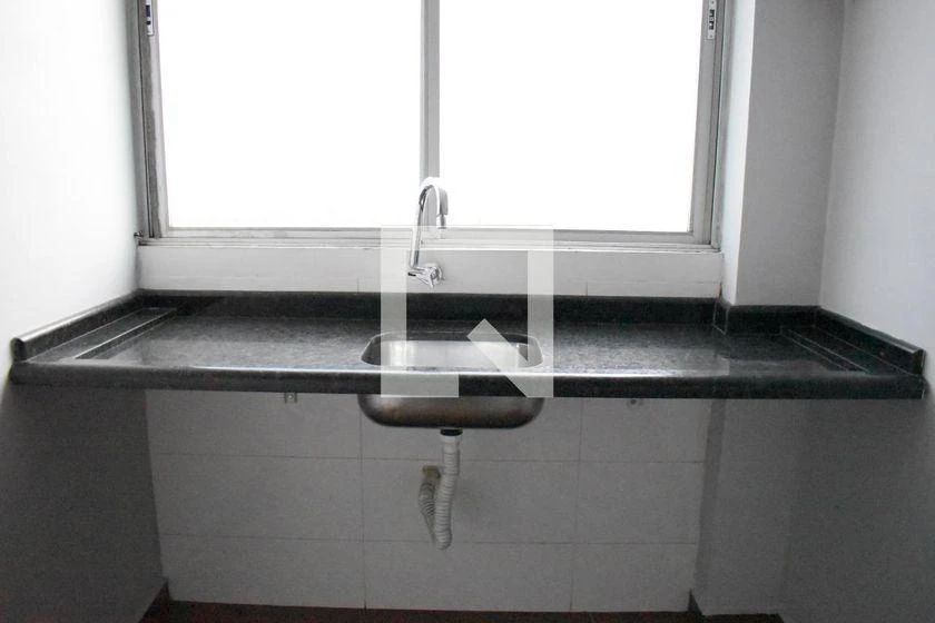 Wood or laminate floors in a 3-bedroom apartment, 133 m² — photo 3