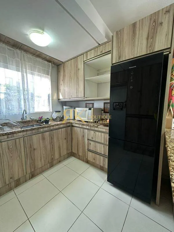 Casa com 200 m², 3 dormitórios e quintal com churrasqueira