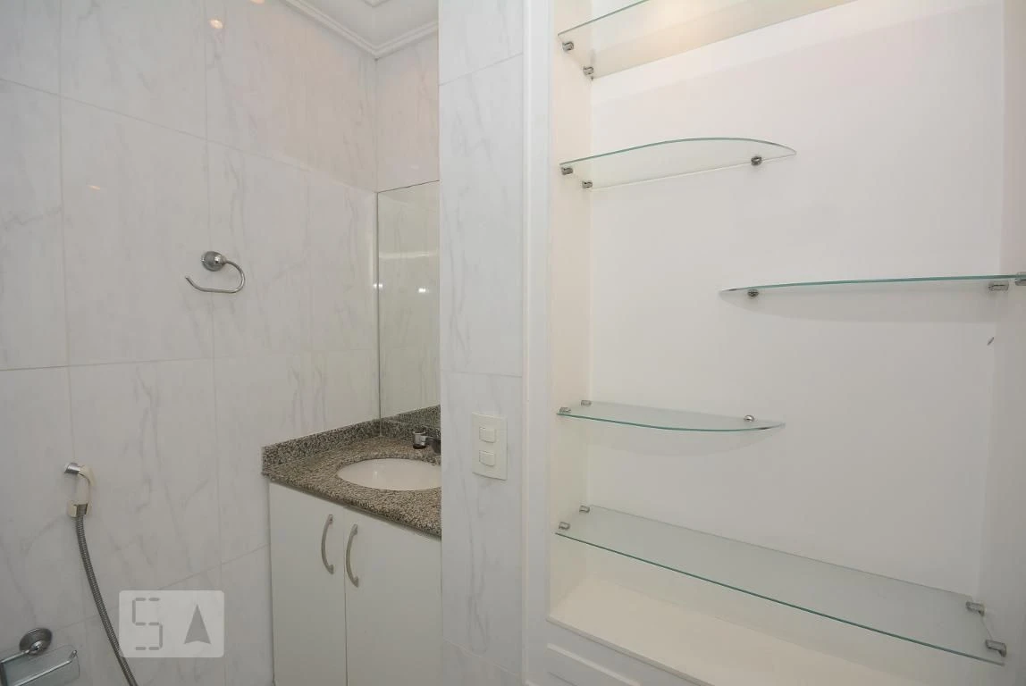 4-bedroom apartment in a building with a pool — photo 75