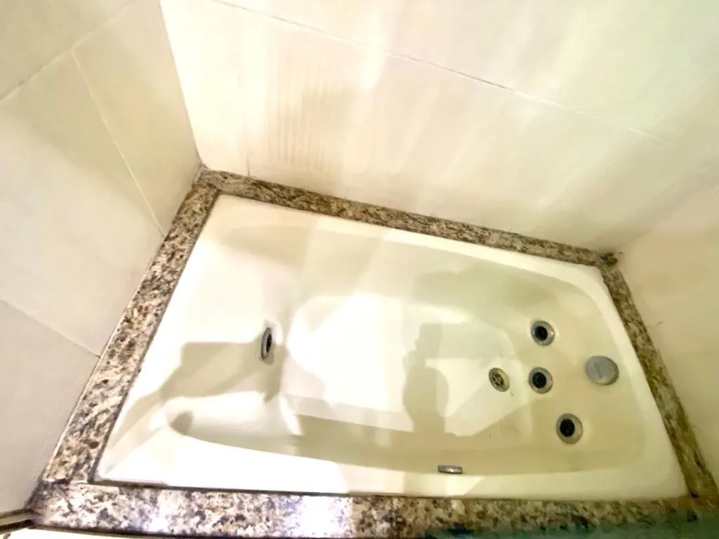Apartment on the 13th floor with a bathtub — photo 32