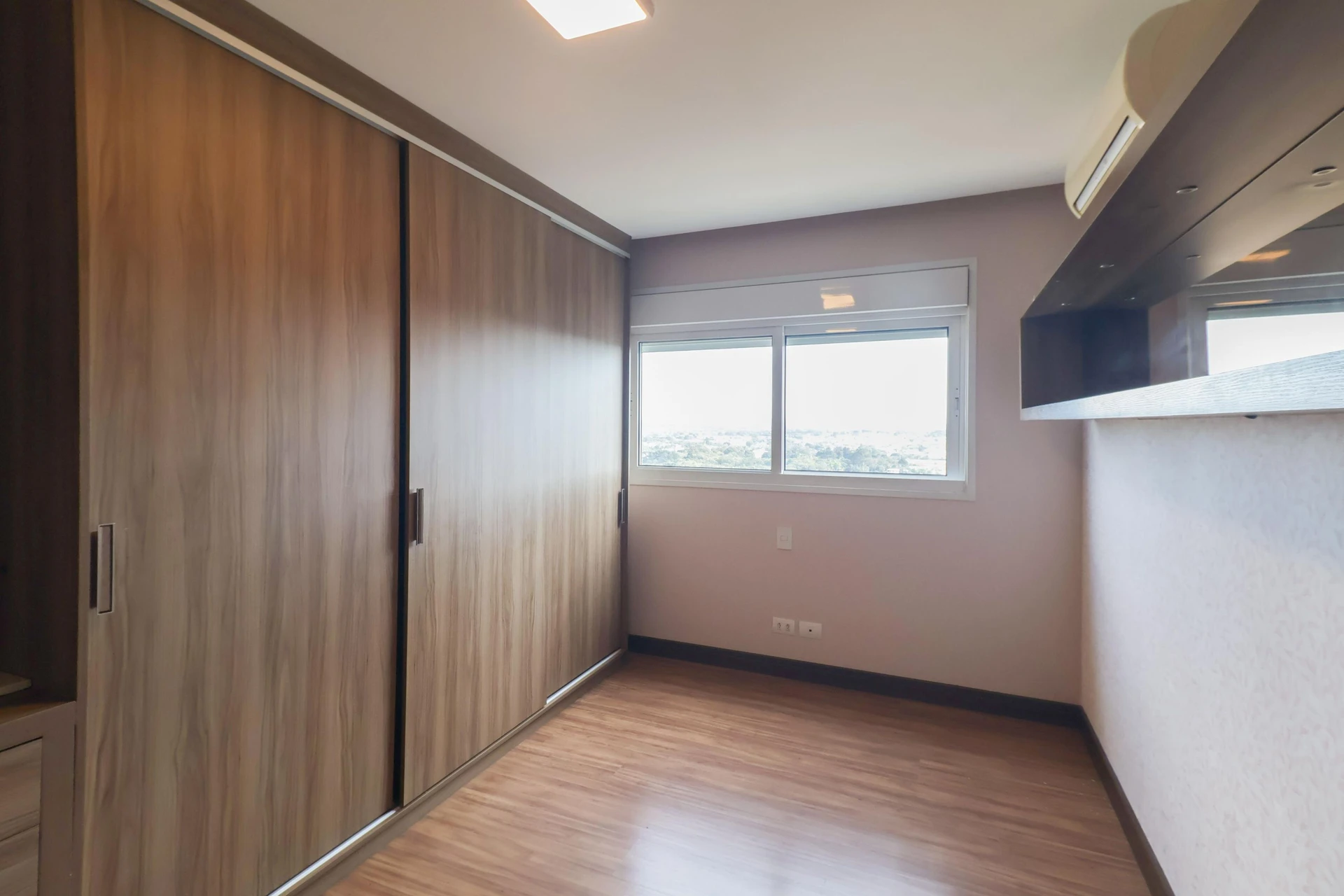 Furnished apartment, 266 m², with a bathtub — photo 38