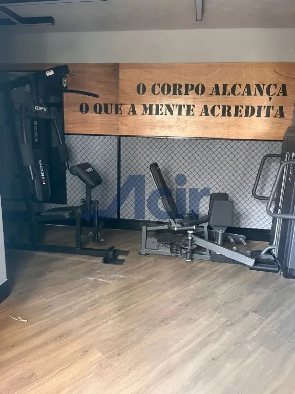Estúdio com armários planejados e box de vidro — photo 21