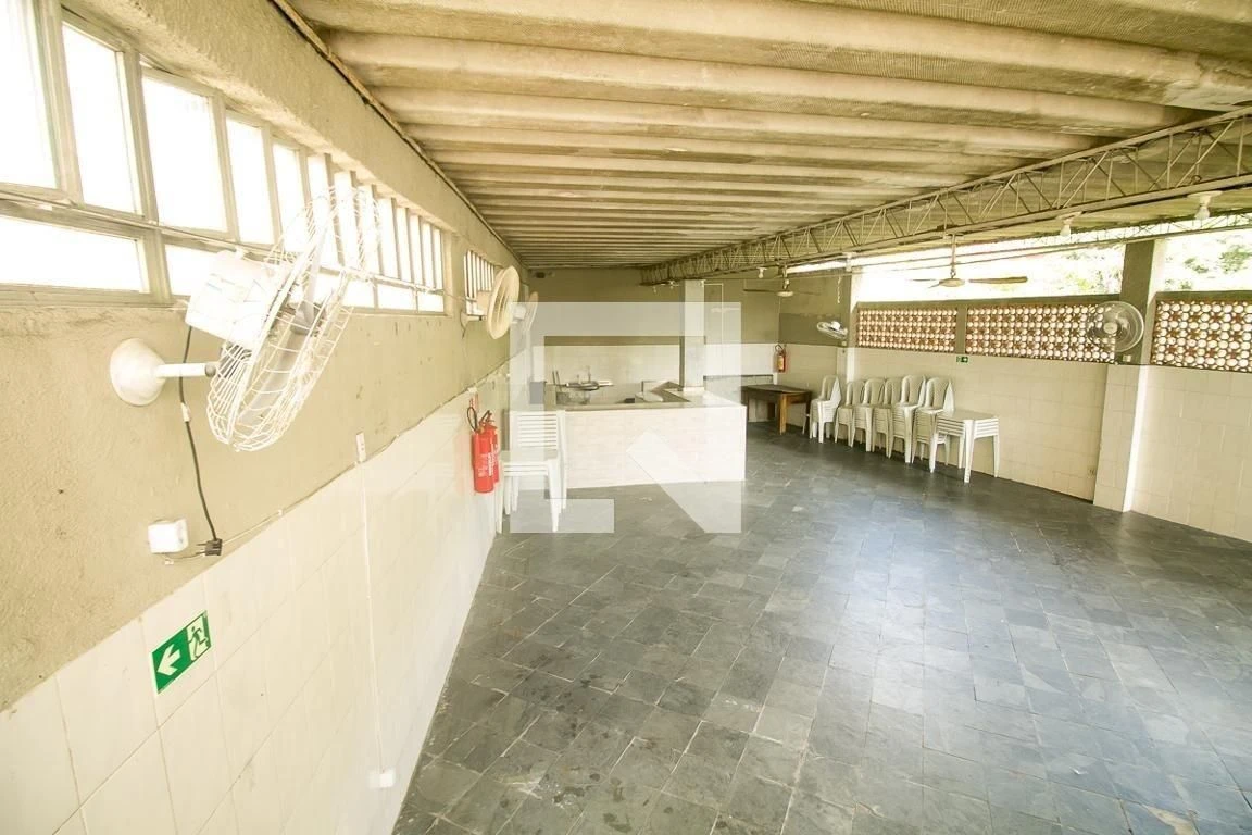 2-bedroom apartment in a building with a pool — photo 36