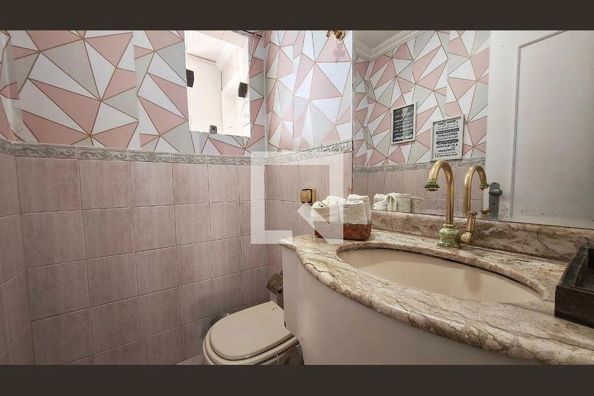 290 m² house with a bathtub and a walk-in closet — photo 31