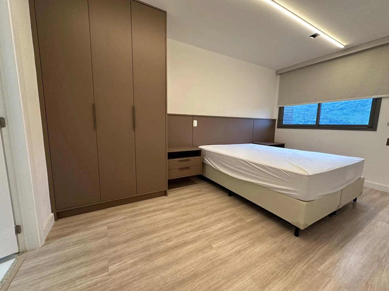 87 m² apartment with a home office and a mountain view — photo 3
