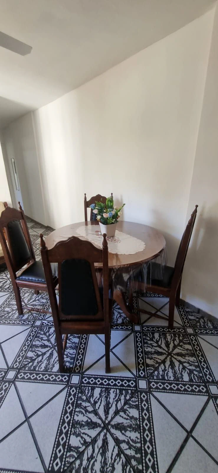 Furnished 2-bedroom apartment with separate kitchen — photo 11