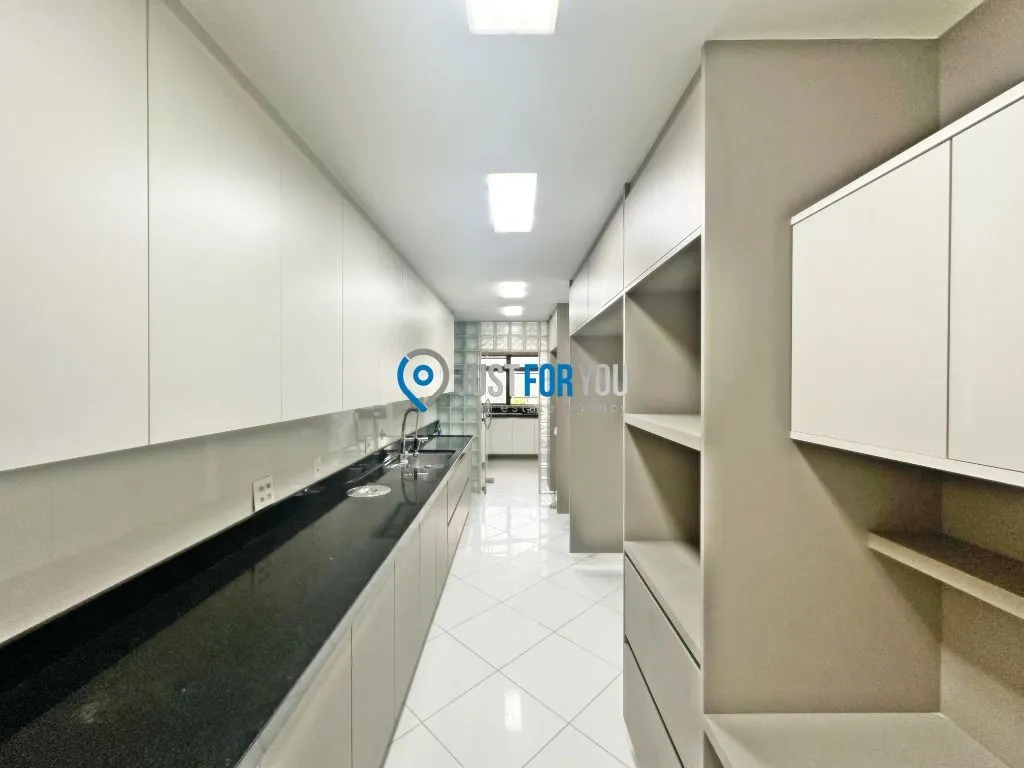 3-bedroom apartment with 5 bathrooms and 370 m² — photo 26