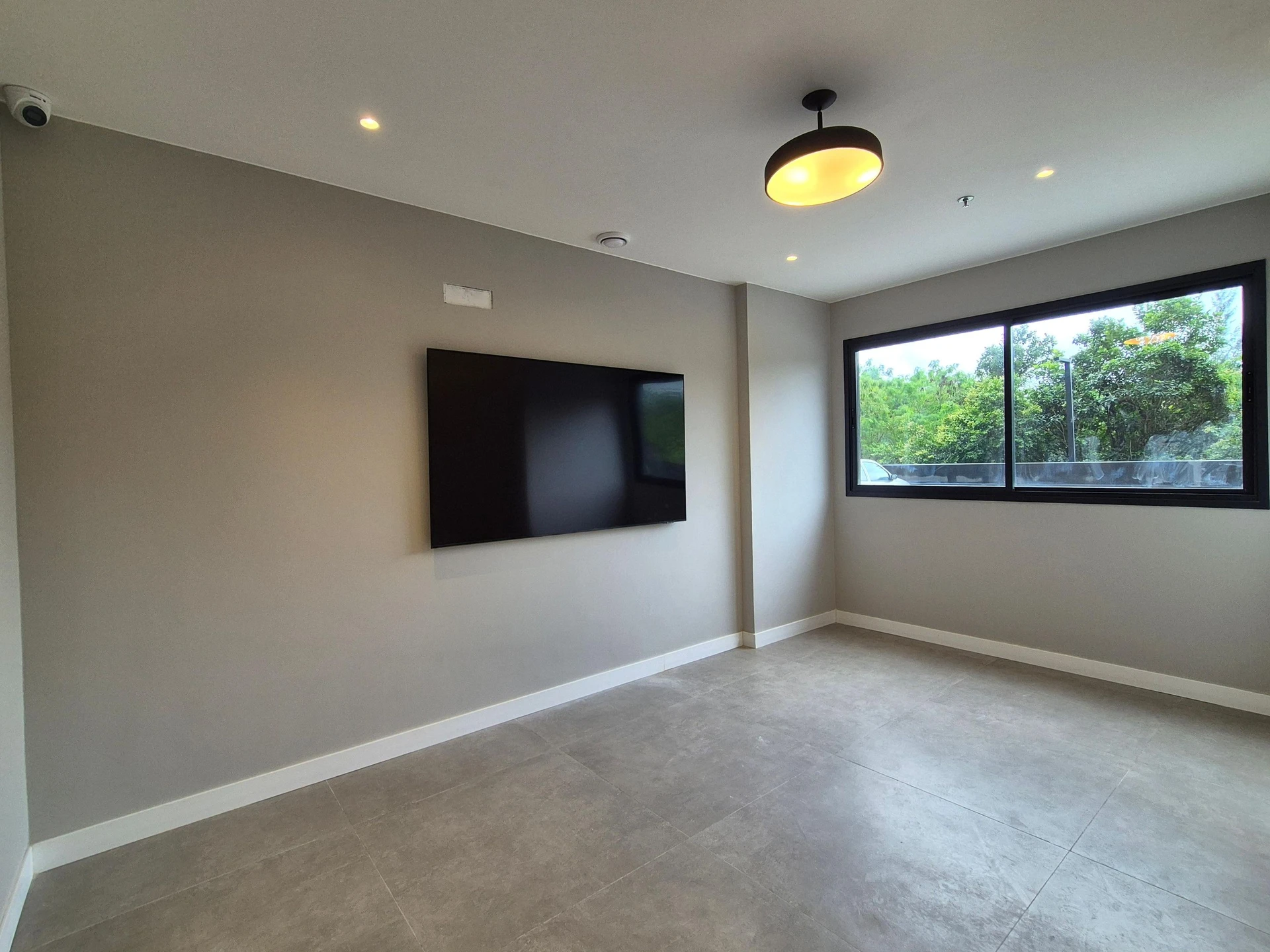 3-bedroom apartment with a mountain view — photo 34