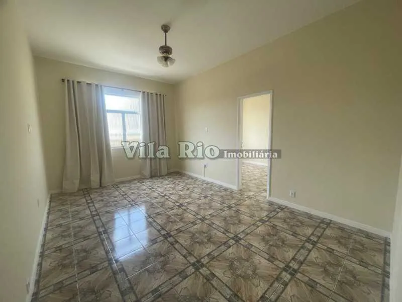 Apartamento sem mobília com 3 quartos e banheiro com box de vidro — photo 3